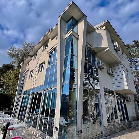 安拜塞多酒店 波德戈里察 外观 照片