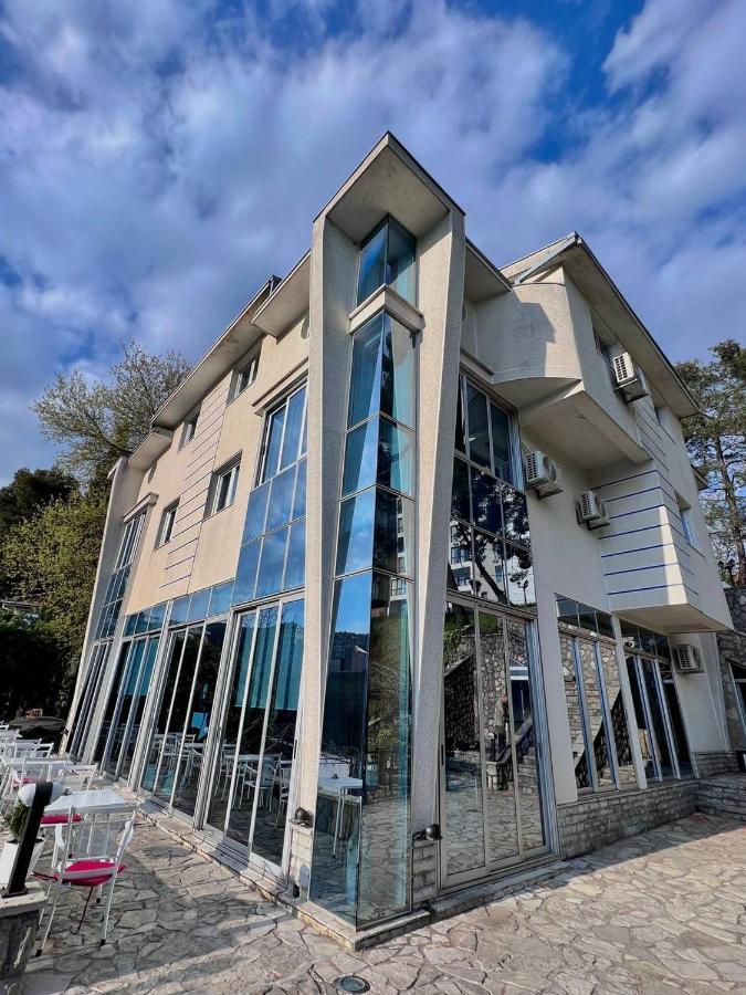 安拜塞多酒店 波德戈里察 外观 照片